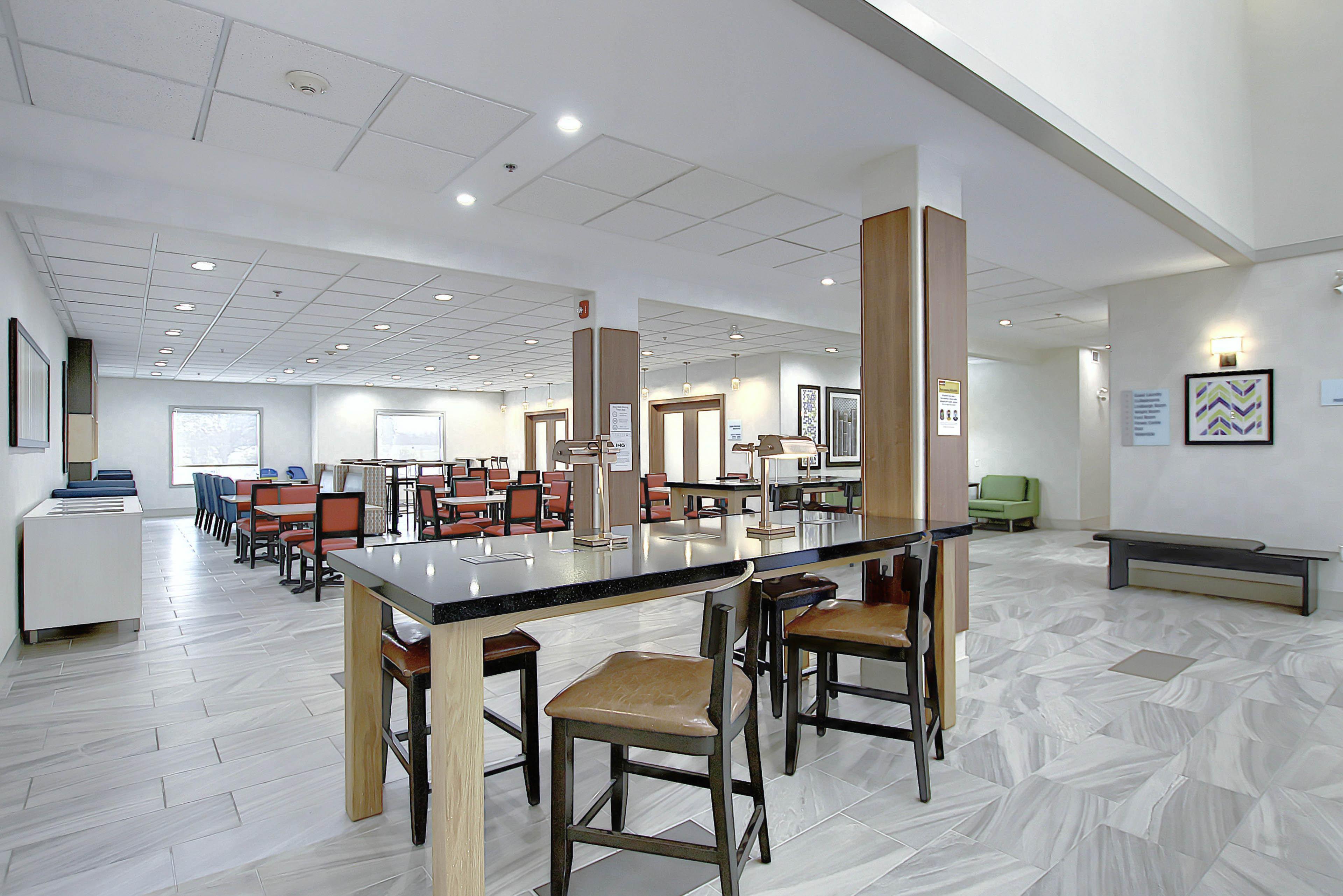 Holiday Inn Express Airport Calgary By Ihg Kültér fotó